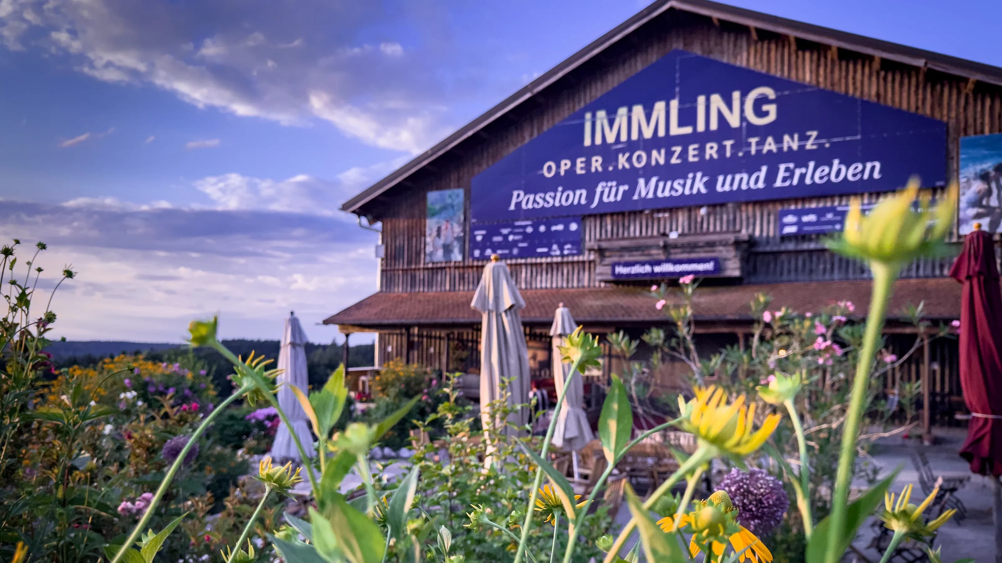 Immling aussen mit Bepflanzung